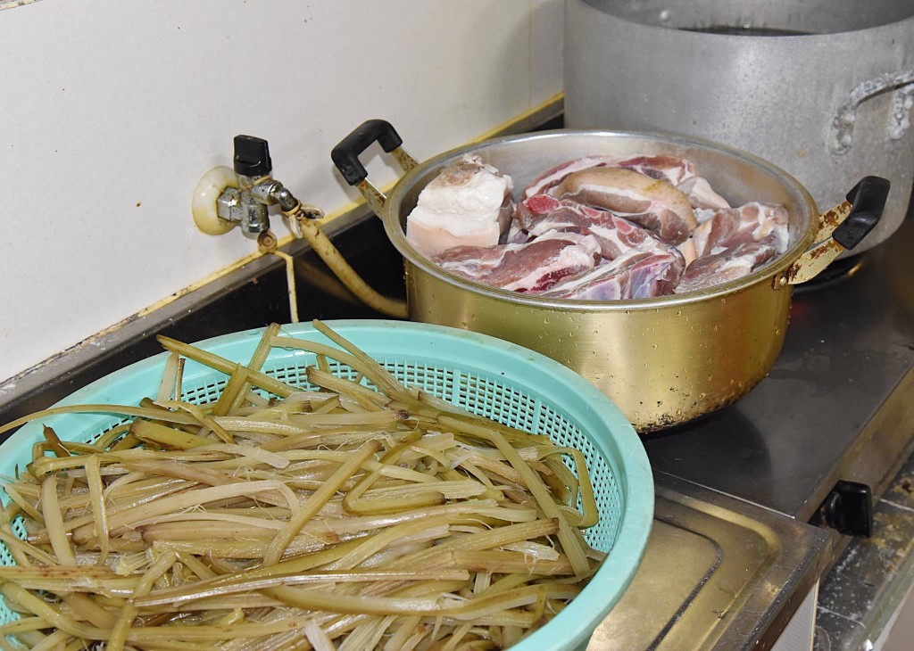 奄美の伝統家庭料理、ウワンフネの作り方