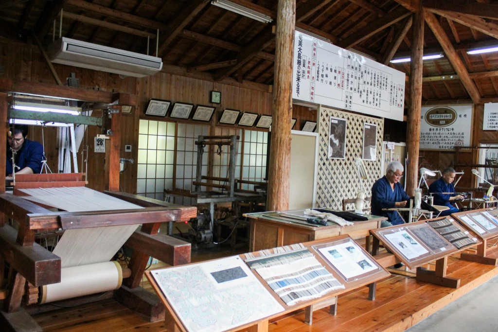 大島紬村の製造現場の見学