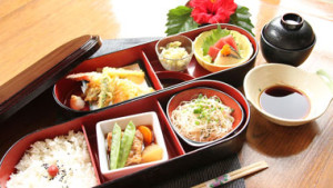 “秘密にしたい夕日”に出会える村で腹ごしらえ！「やけうちの宿 宇検食堂」