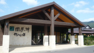 まるで秘境？！ディープにハマる村で結いの心を頂く「やけうちの宿 宇検食堂」