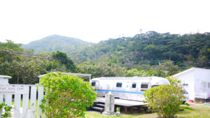 キャンプとエアストリームで、加計呂麻島を楽しむ。 「BARE FOOT BASE CAMP」