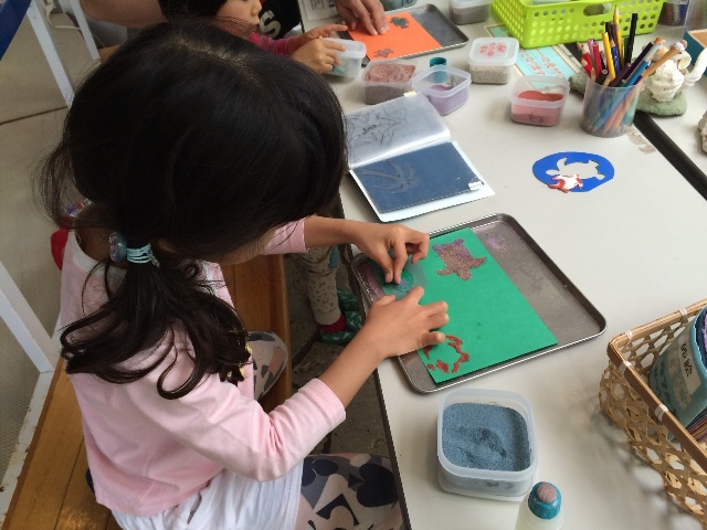 奄美海洋展示館の砂絵の体験