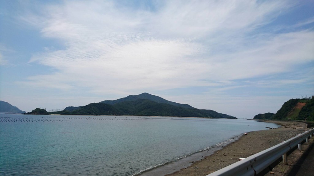 宇検村のやけうち湾に浮かぶ無人島・枝手久島