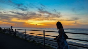 特別な奄美のシマ時間を感じる。龍郷町安木屋場の海岸線を夕暮れ散歩。