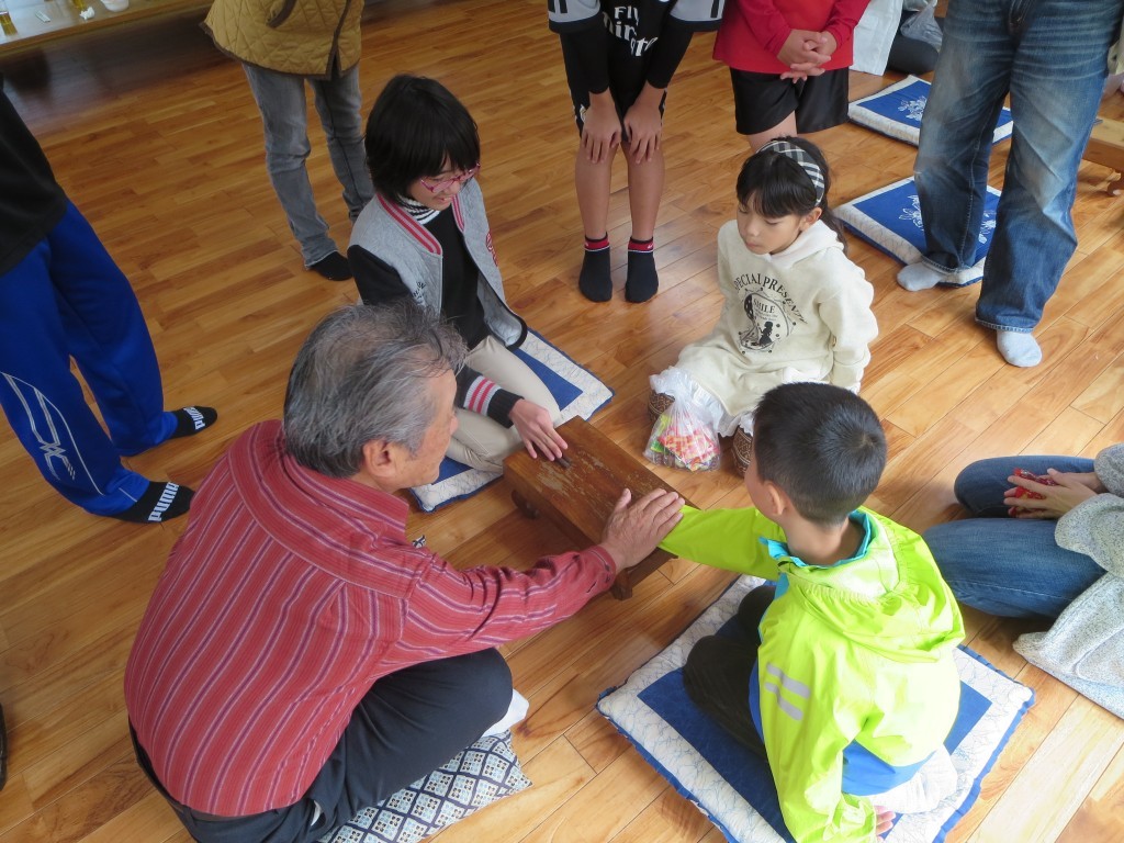 奄美の伝統遊び、ナンコを教わる