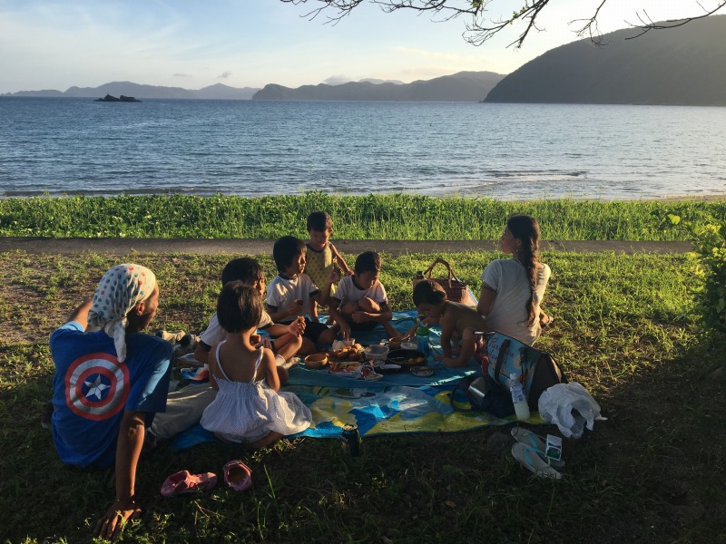 加計呂麻島諸鈍、浜辺のピクニック