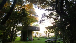 瀬戸内町古仁屋の街と加計呂麻島を一望できる高知山展望台で神秘的なサンセットを