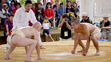 相撲の島、奄美大島が沸く！111回目を迎えた、年に一度の笠利町奉納相撲「招魂祭」