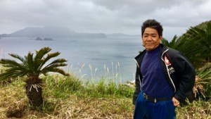 360°広がる大パノラマ。加計呂麻島「ガンバロウ丘」で眺めるサンセットとソテツの物語