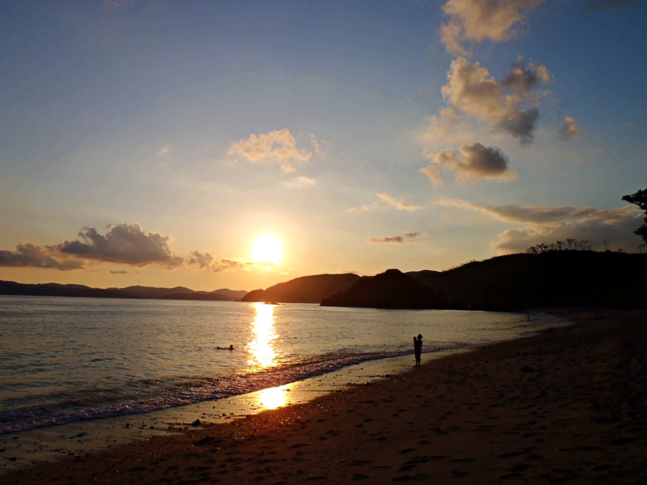 加計呂麻の海に沈む夕日