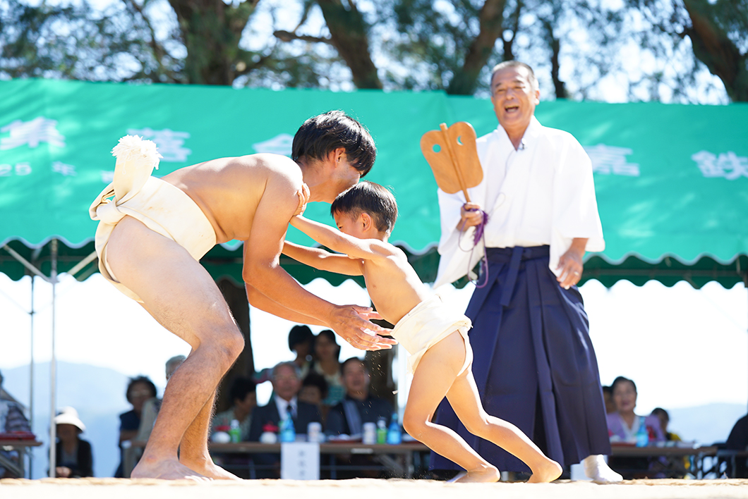 奄美、豊年祭の相撲
