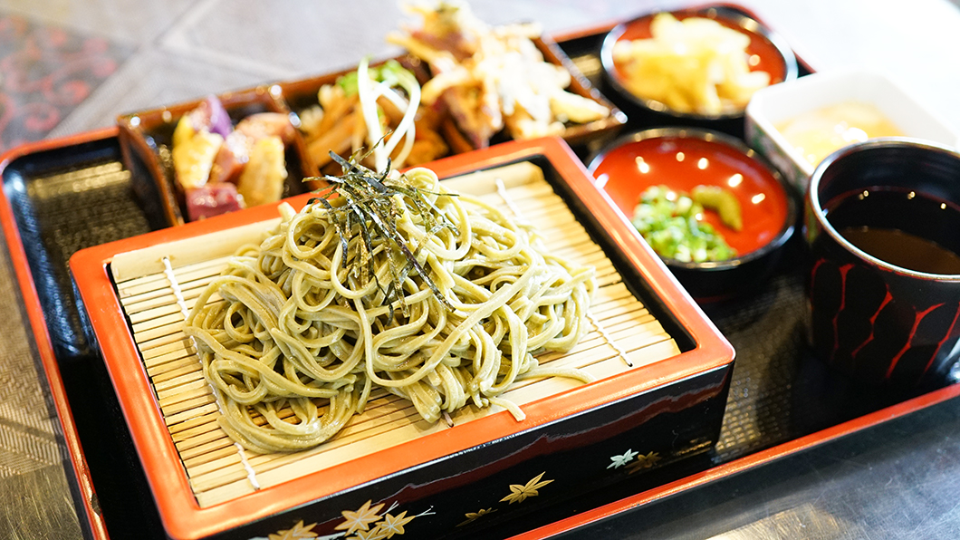 むくみに効く長命草を使ったそば