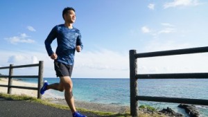 【奄美×ジョギングのススメ】広い空の下、海の風を感じながらさとうきび畑の間を走ってみよう