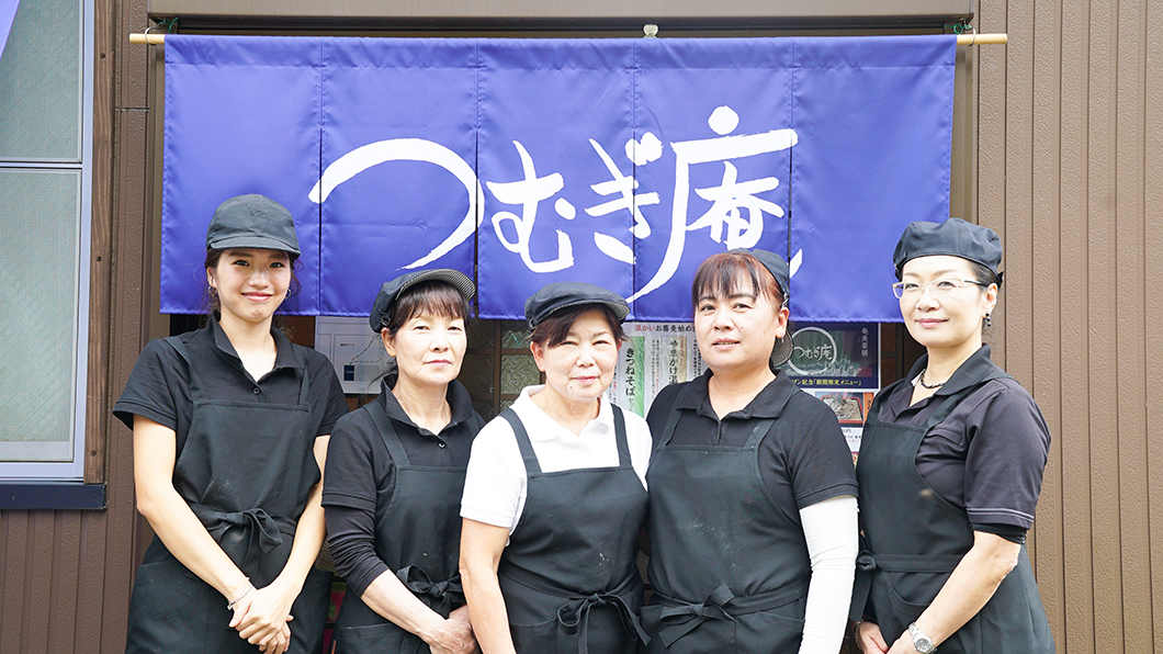 奄美市住用町のそば屋つむぎ庵のスタッフ