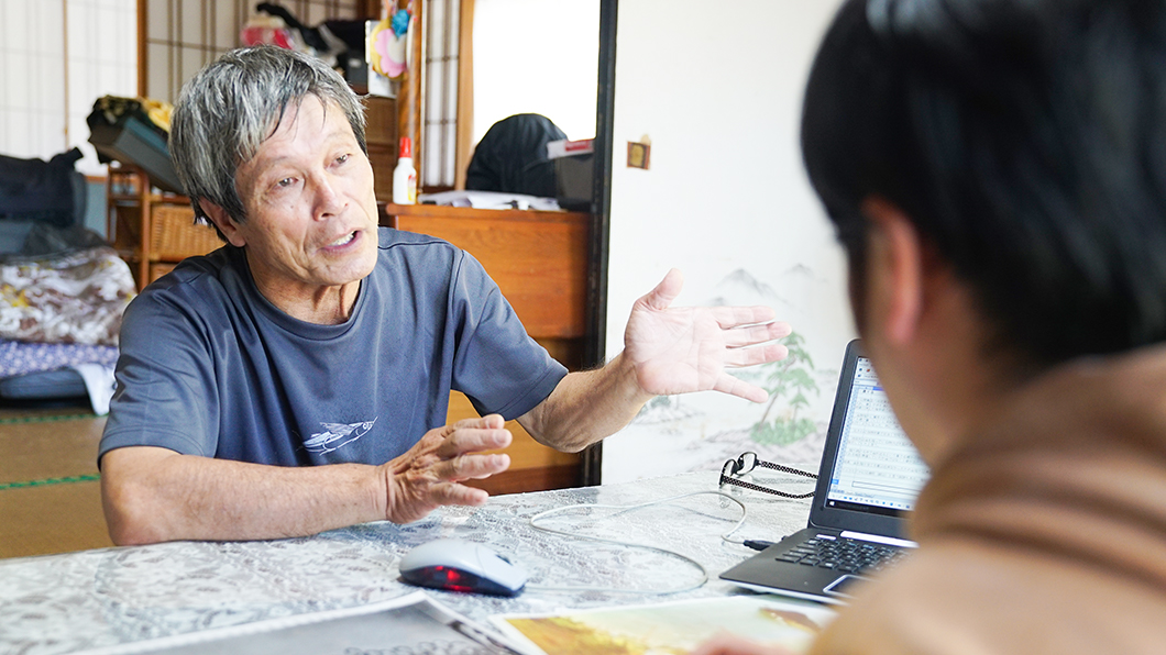 取材を受けるしげにぃ