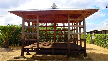 美しい生垣と祭祀跡〜ルーツ案内人と行く加計呂麻島・須子茂集落