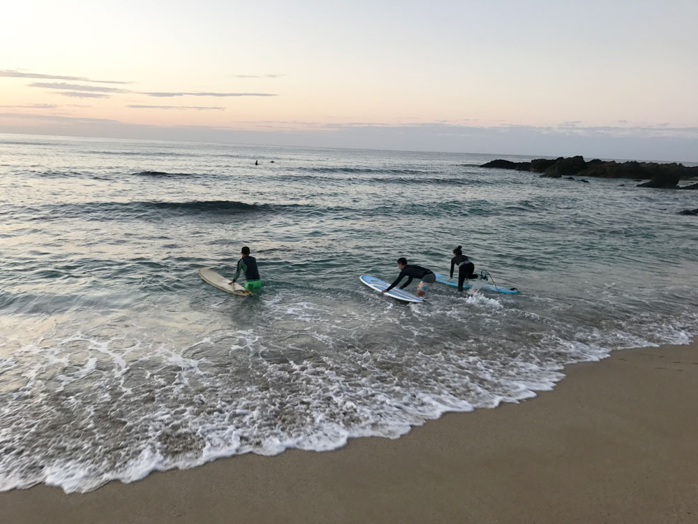 奄美でサーフィンを体験：Kazbo