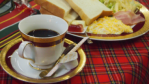 奄美についたら「新港喫茶シャーク」で朝食を。映画のワンシーンのような思い出を作ろう。
