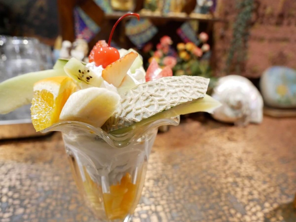 奄美の老舗喫茶店カフェテラス貴望のフルーツパフェ
