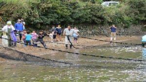 宇検村芦検集落で、伝統の当間待ち網漁を体験しました！！