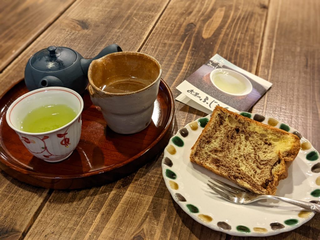 日本茶とシフォンケーキのセット