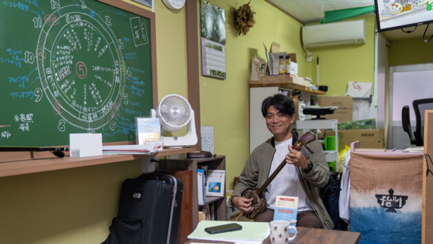 月の出を待ちながらシマ唄を楽しむ豊かさを。ムルfeel BASEのお月待ち体験